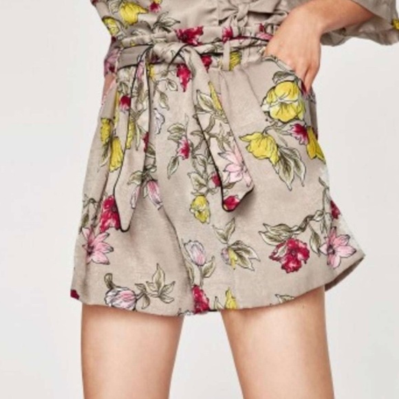 Zara Pants - Zara Pleated Flowy Floral Belted High-Waisted Shorts Small Taupe Gray